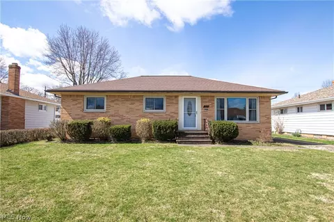 7304 Oakwood Rd, Parma, OH 44130