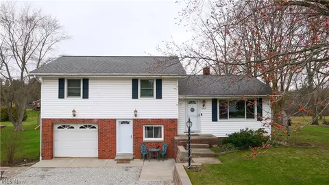 3263 Overlook Dr, Akron, OH 44312