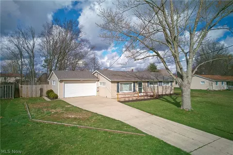 9275 Dorothy Dr, Streetsboro, OH 44241