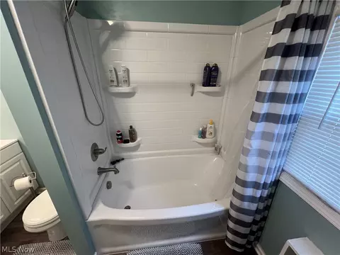 Bath - 521 Harmon Ave NE, Brewster, OH 44613 photo 3 of 3
