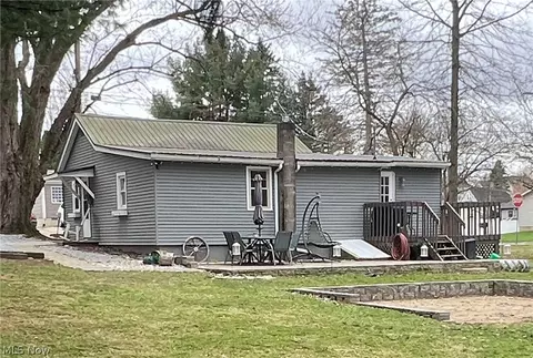 521 Harmon Ave NE, Brewster, OH 44613