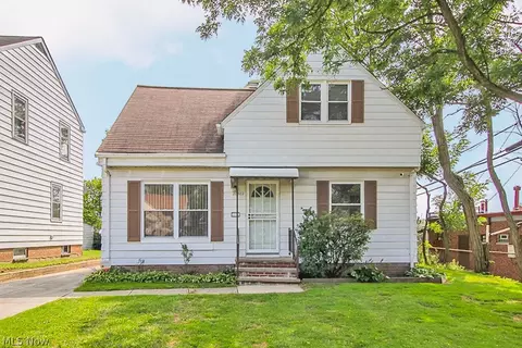 20502 Gardenview Dr, Maple Heights, OH 44137