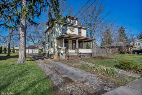 704 Woodland Ave, Elyria, OH 44035