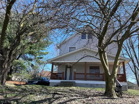 283 6 Th St, Campbell, OH 44405