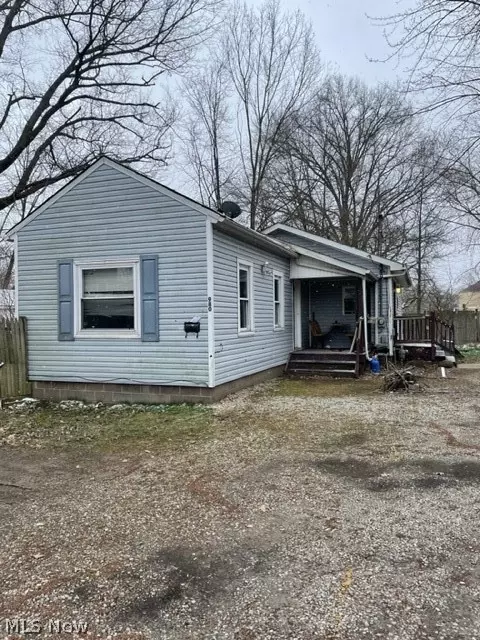 980 Lovers Ln, Akron, OH 44306