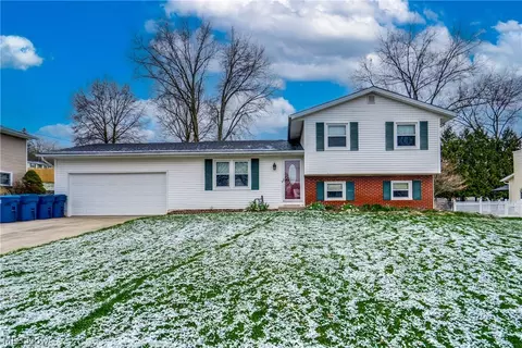 3322 Cherrywood Dr, Barberton, OH 44203