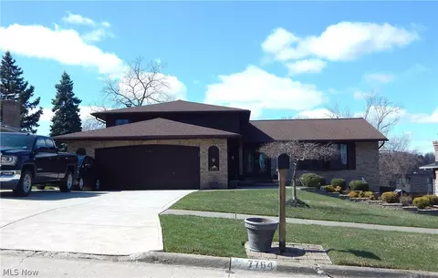 7764 Parkside Dr, Parma, OH 44130