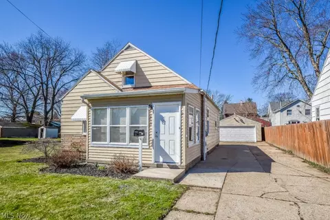2733 Fletcher Ave NE, Canton, OH 44705