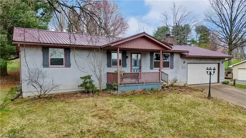 345 Springbrook Dr SW, New Philadelphia, OH 44663