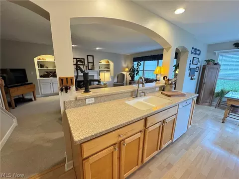 Kitchen - 7771 Gresham Ln, Hudson, OH 44236 photo 2 of 5