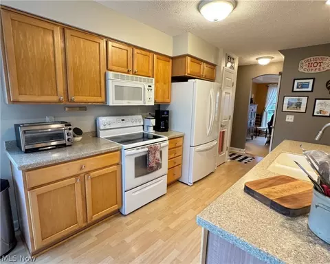 Kitchen - 7771 Gresham Ln, Hudson, OH 44236 photo 3 of 5