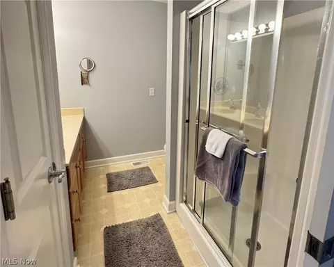 Bath - 7771 Gresham Ln, Hudson, OH 44236 photo 3 of 5