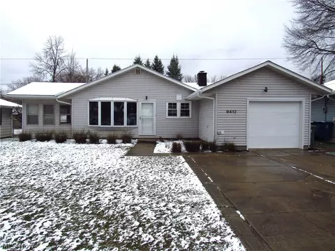 9412 W Ridgewood Dr, Parma Heights, OH 44130