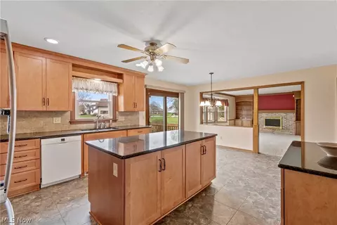 3440 Briton Cir NW, Canton, OH 44708 photo 9