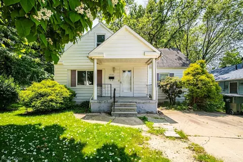 1710 E 296th St, Wickliffe, OH 44092