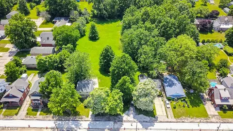 View/Area - 1710 E 296th St, Wickliffe, OH 44092 photo 2 of 10
