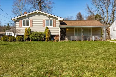 42988 Woodhill Dr, Elyria, OH 44035