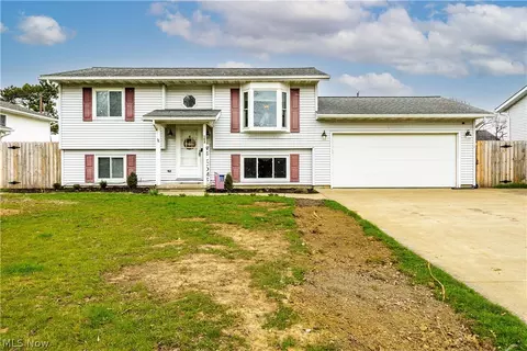 153 W Thomson Dr, Clyde, OH 43410