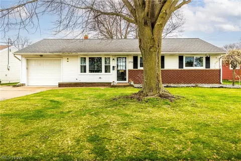2714 Peterson Ln, Sandusky, OH 44870