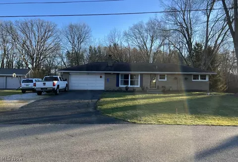 1344 Devon Dr NW, North Canton, OH 44720