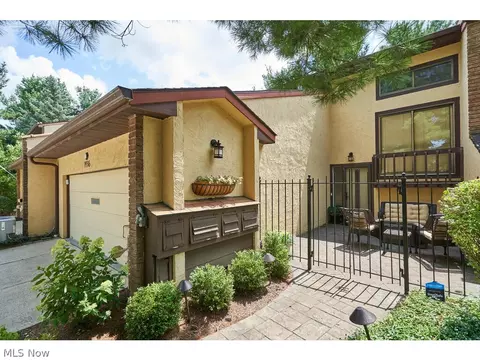 1936 Brookwood Dr, Akron, OH 44313