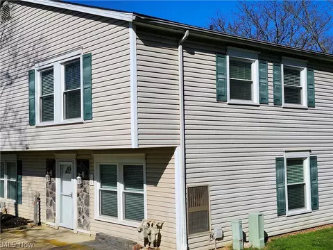 310 Canterbury Ln #C-24, Medina, OH 44256