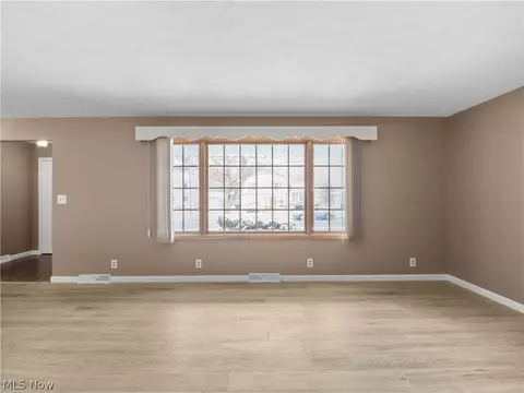 533 Hartford Dr, Elyria, OH 44035 photo 7