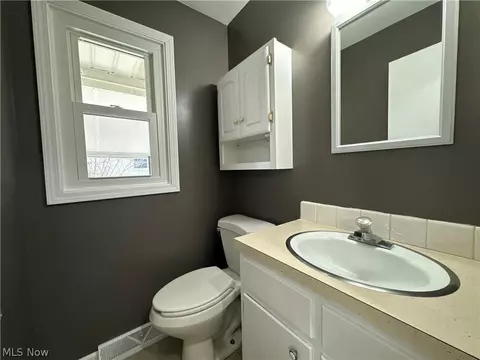533 Hartford Dr, Elyria, OH 44035 photo 24