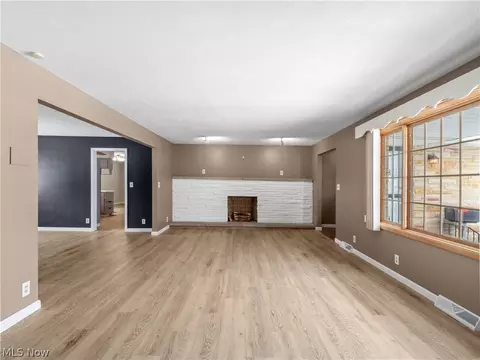 533 Hartford Dr, Elyria, OH 44035 photo 8