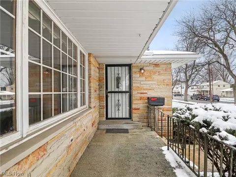 533 Hartford Dr, Elyria, OH 44035 photo 3