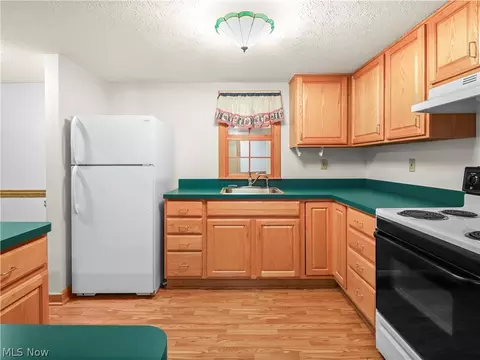 533 Hartford Dr, Elyria, OH 44035 photo 32