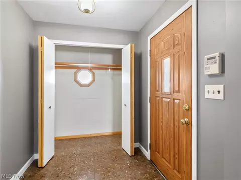 533 Hartford Dr, Elyria, OH 44035 photo 4