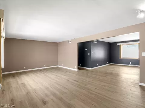 533 Hartford Dr, Elyria, OH 44035 photo 6