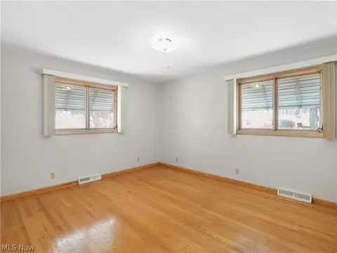 533 Hartford Dr, Elyria, OH 44035 photo 13