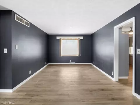 533 Hartford Dr, Elyria, OH 44035 photo 10