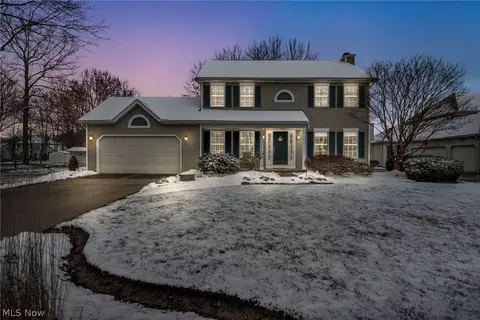 26989 Valeside Lane Ln, Olmsted Twp, OH 44138
