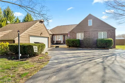 878 Warner Rd, Vienna, OH 44473