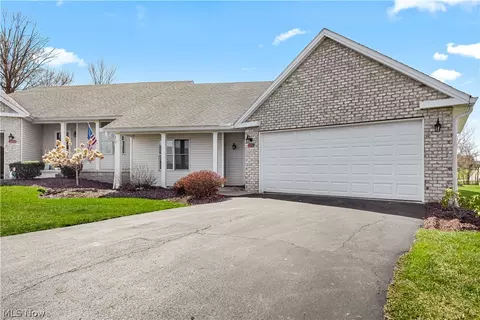 820 Woodfield Ct #B, Youngstown, OH 44512
