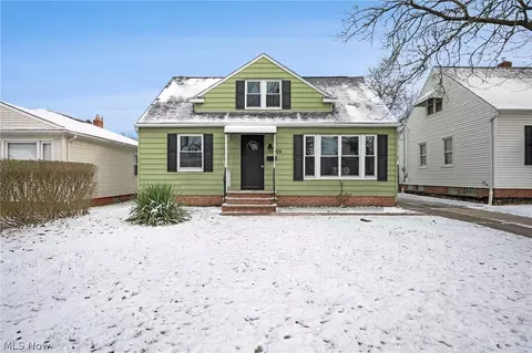 12905 Oak St, Garfield Heights, OH 44125
