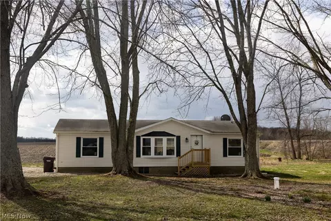 5132 Gardner Barclay Rd, Farmdale, OH 44417