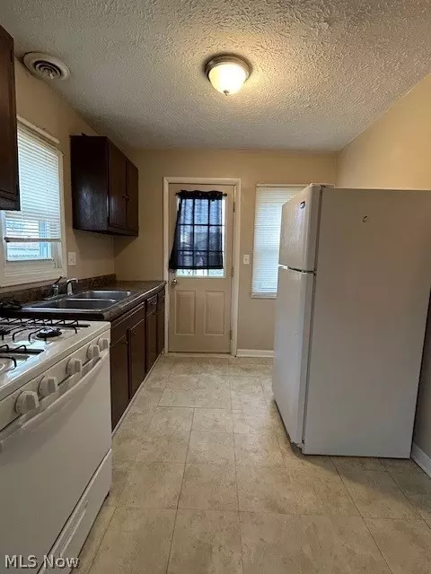 821 Eugene St, Akron, OH 44306 photo 18