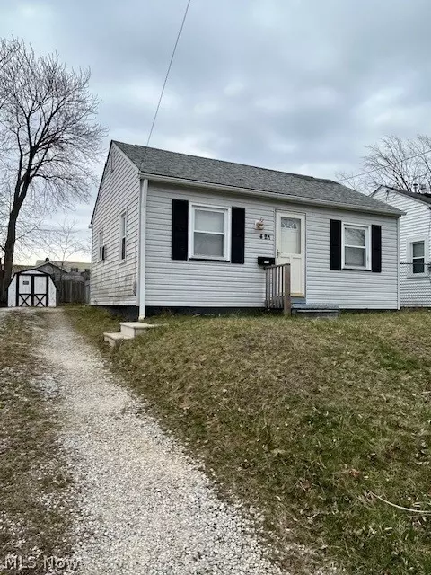 821 Eugene St, Akron, OH 44306 photo 2
