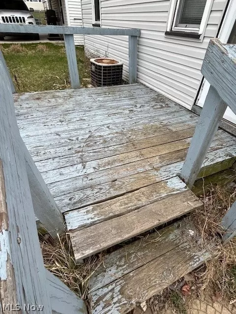 821 Eugene St, Akron, OH 44306 photo 6