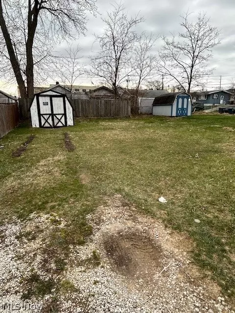821 Eugene St, Akron, OH 44306 photo 3