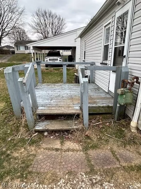 821 Eugene St, Akron, OH 44306 photo 4