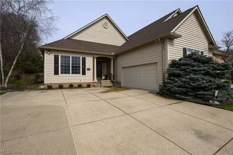 6405 Doral Dr NW, Canton, OH 44718