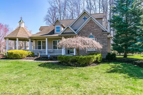 5871 Birdie Ln, Mentor, OH 44060