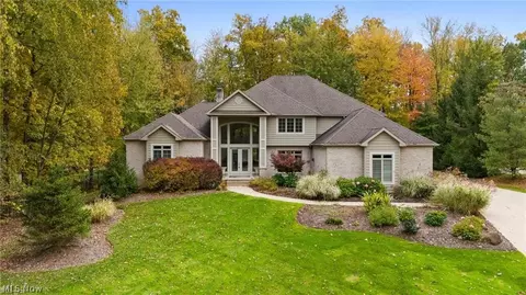 200 Knightsbridge Ln, Aurora, OH 44202