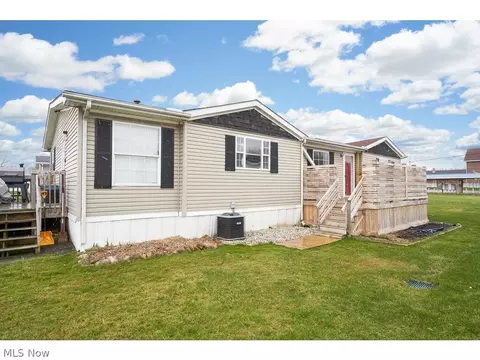 4883 Valley Hills Dr, Ravenna, OH 44266