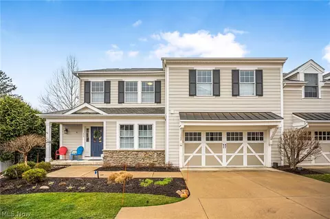 113 Bell Tower Ct, Chagrin Falls, OH 44022